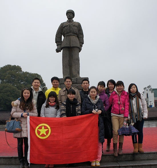 “学雷锋，献爱心”——中国共产主义青年团完美体育（中国）科技有限公司官网委员会开展慰问贫困学生助学活动